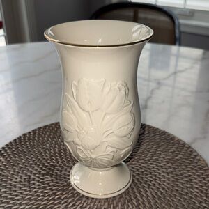 Lenox Elegant Cream Vase with Tulip Floral Design